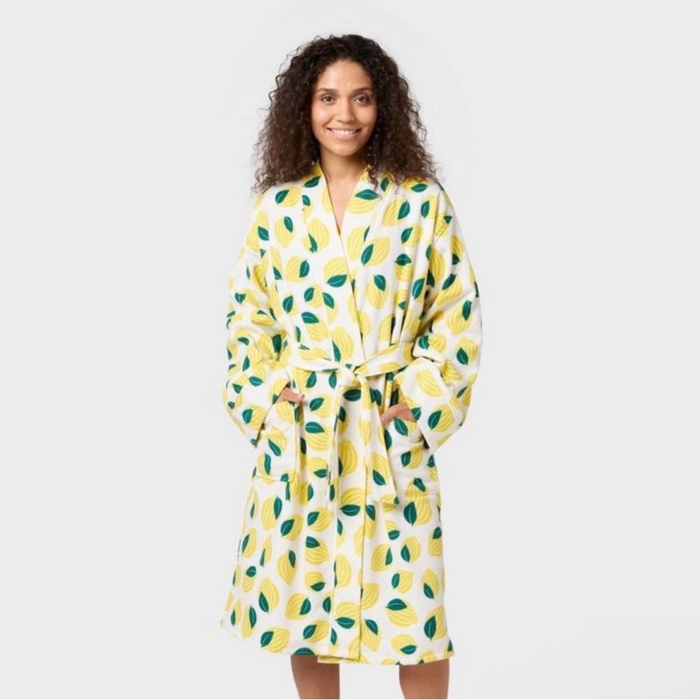 Room Essentials Lemon Bath Robe Self Care - Picture 6 of 6